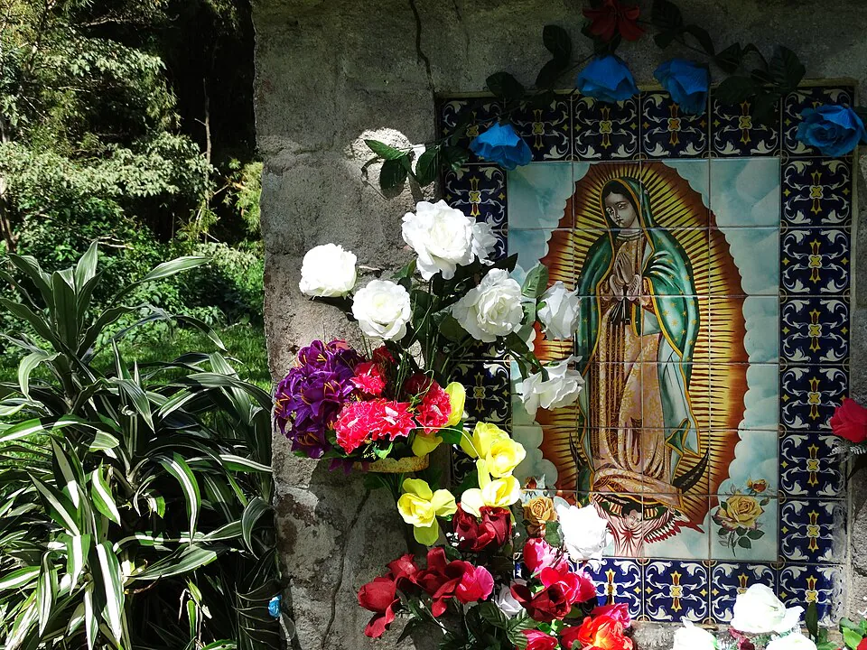 Un altar al borde del camino en El Valle de Antón