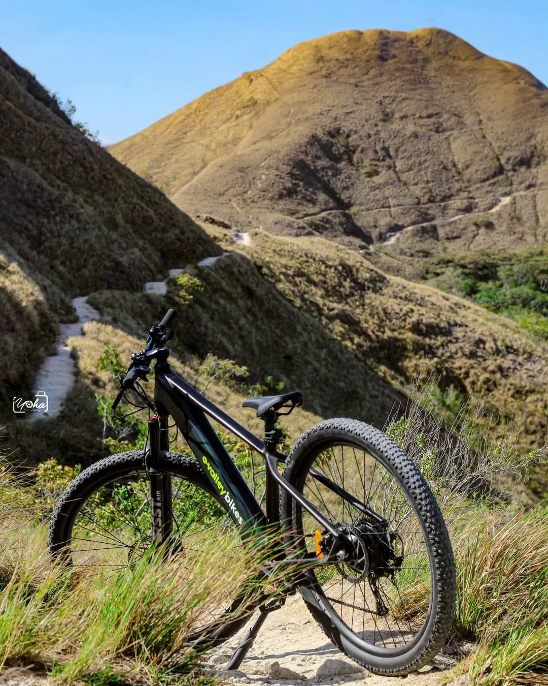 Explore the crater by e-bike